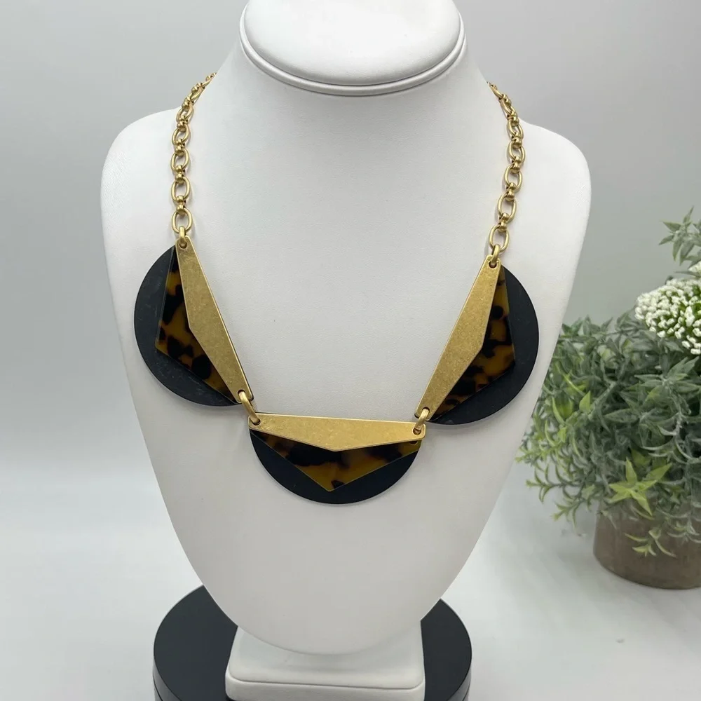 Madewell Framecraft Necklace Tortoise
Mixed Metal Black Matte Gold Tone
Chain - Picture 2 of 14